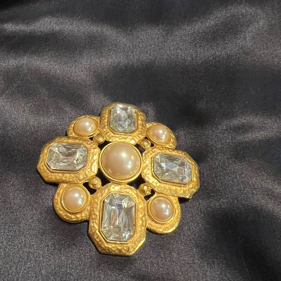 Beautiful Rhinestones and Pearl Brooch - Picture 1 of 3